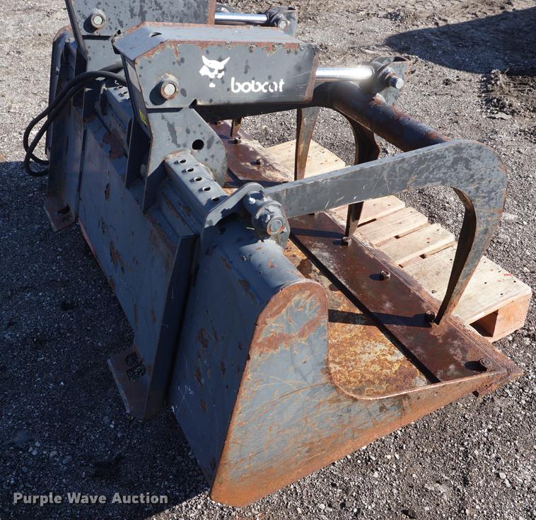 Bobcat skid steer grapple bucket in Lawrence, KS Item DI9319 sold Purple Wave