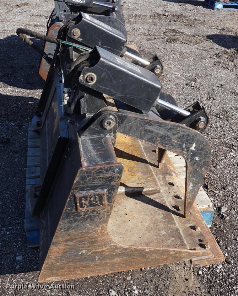 Caterpillar skid steer grapple bucket in Lawrence, KS Item DI9320