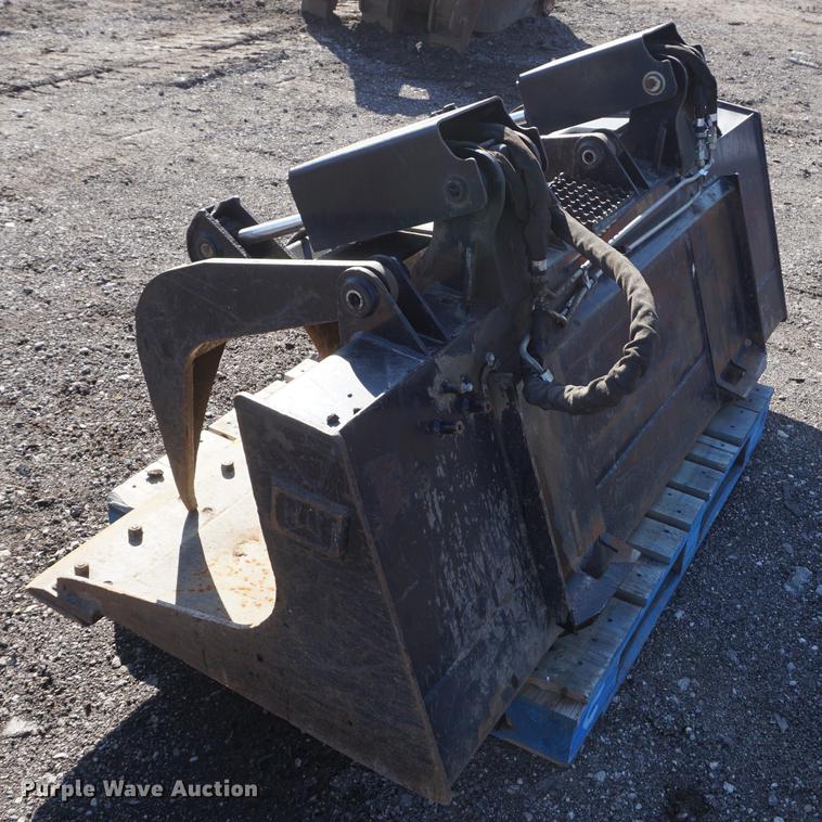Caterpillar skid steer grapple bucket in Lawrence, KS Item DI9320