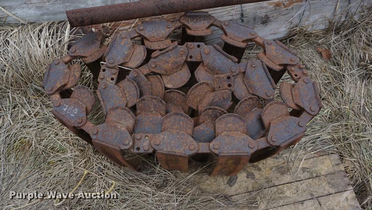 image for item DI9335 Loegring skid steer tracks