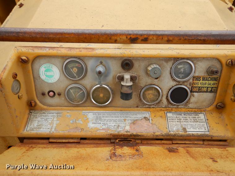 image for item DY9787 1978 Caterpillar 955L track loader