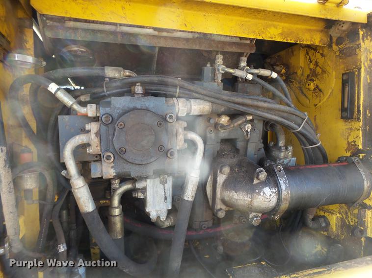 image for item EN9701 2002 New Holland EC215 excavator