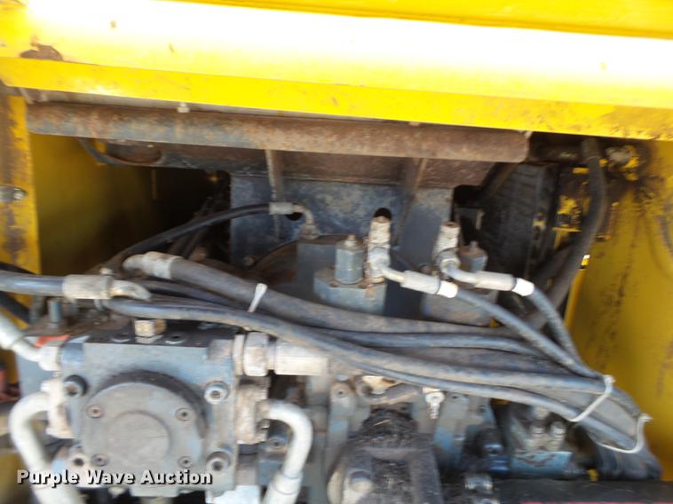 image for item EN9701 2002 New Holland EC215 excavator