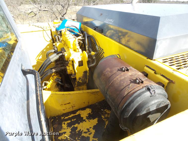 image for item EN9701 2002 New Holland EC215 excavator