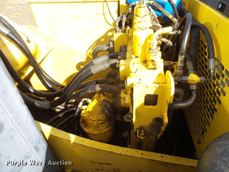 image for item EN9701 2002 New Holland EC215 excavator