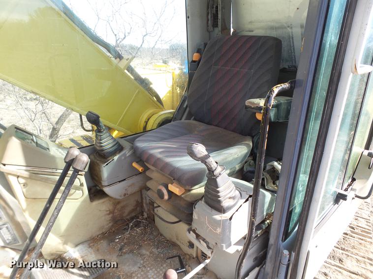 image for item EN9701 2002 New Holland EC215 excavator