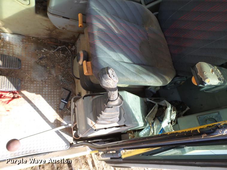 image for item EN9701 2002 New Holland EC215 excavator