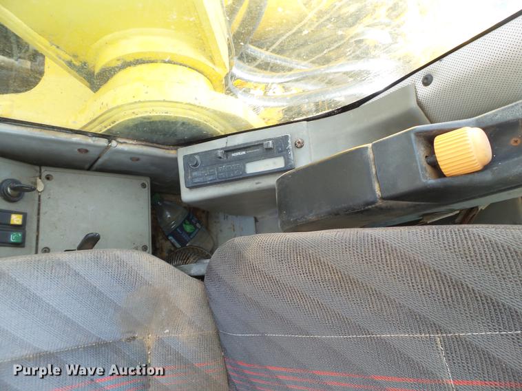 image for item EN9701 2002 New Holland EC215 excavator