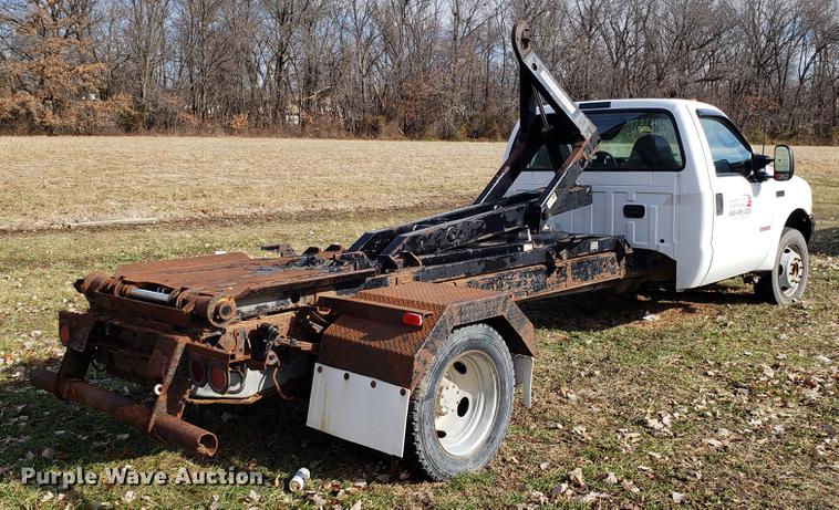 image for item EN9755 2003 Ford F550 roll-off container truck