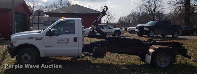 image for item EN9755 2003 Ford F550 roll-off container truck