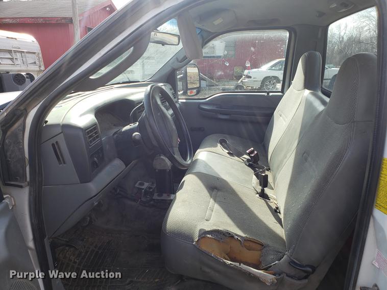 image for item EN9755 2003 Ford F550 roll-off container truck