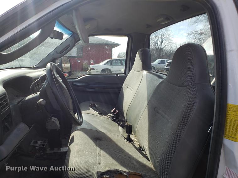 image for item EN9755 2003 Ford F550 roll-off container truck