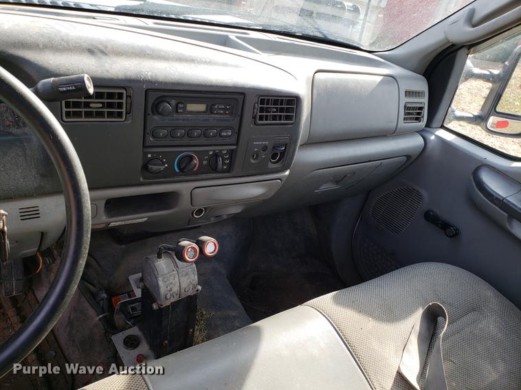 image for item EN9755 2003 Ford F550 roll-off container truck