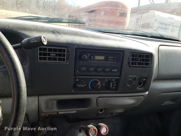 image for item EN9755 2003 Ford F550 roll-off container truck