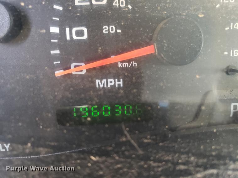 image for item EN9755 2003 Ford F550 roll-off container truck