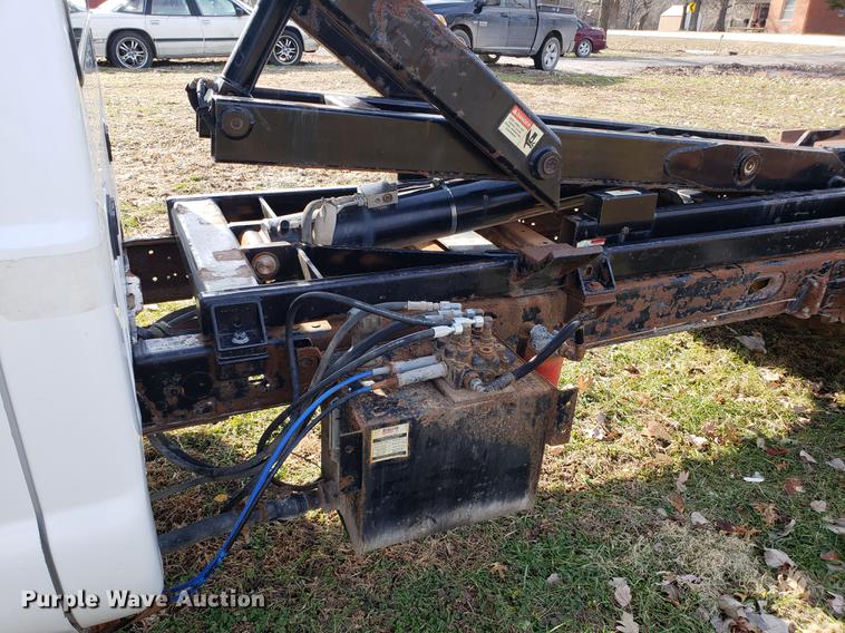 image for item EN9755 2003 Ford F550 roll-off container truck