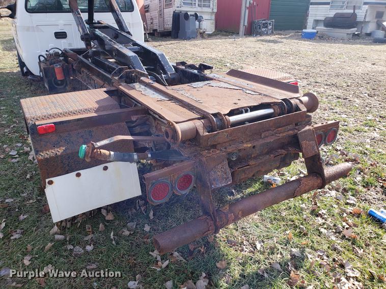 image for item EN9755 2003 Ford F550 roll-off container truck