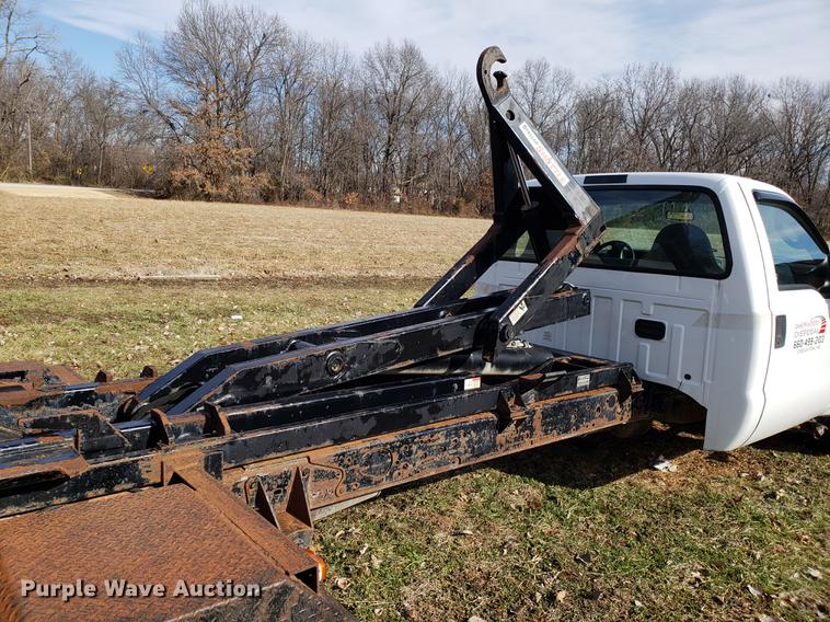 image for item EN9755 2003 Ford F550 roll-off container truck