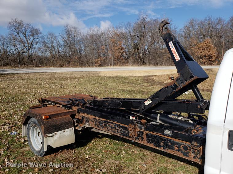 image for item EN9755 2003 Ford F550 roll-off container truck