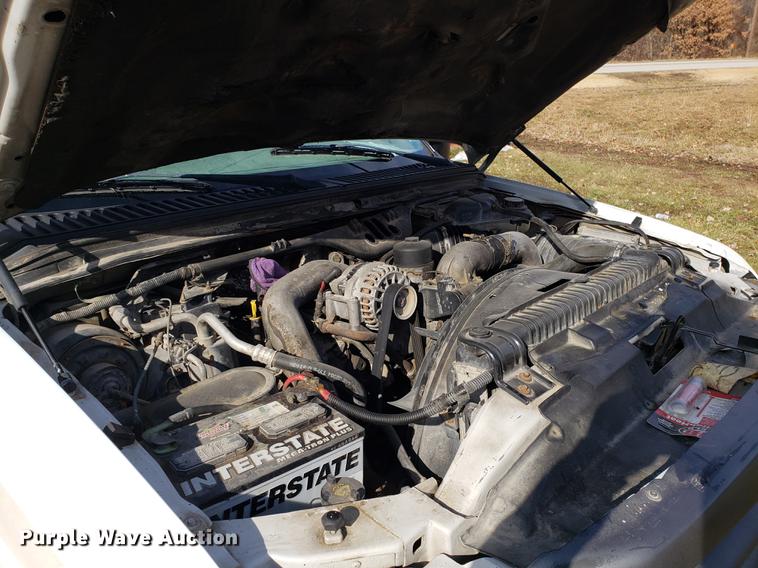 image for item EN9755 2003 Ford F550 roll-off container truck