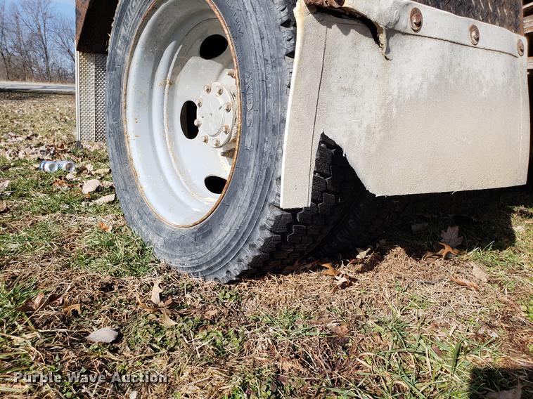 image for item EN9755 2003 Ford F550 roll-off container truck