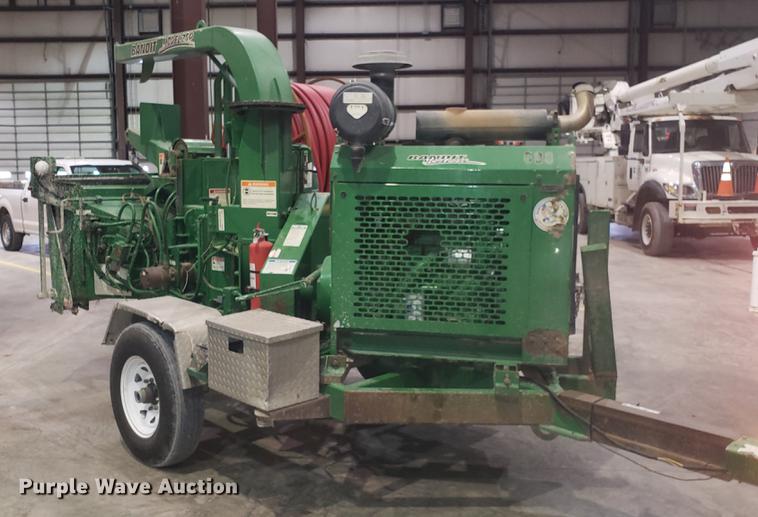 image for item EN9758 2005 Bandit 250 wood chipper