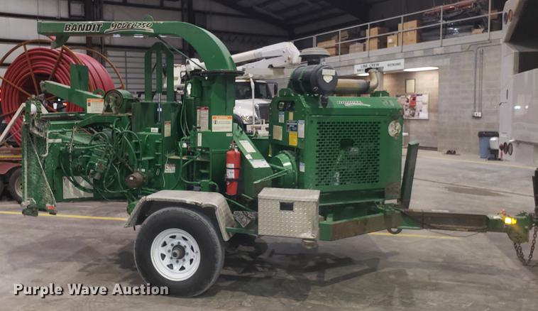 image for item EN9758 2005 Bandit 250 wood chipper