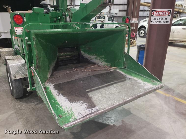 image for item EN9758 2005 Bandit 250 wood chipper