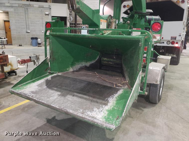 image for item EN9758 2005 Bandit 250 wood chipper