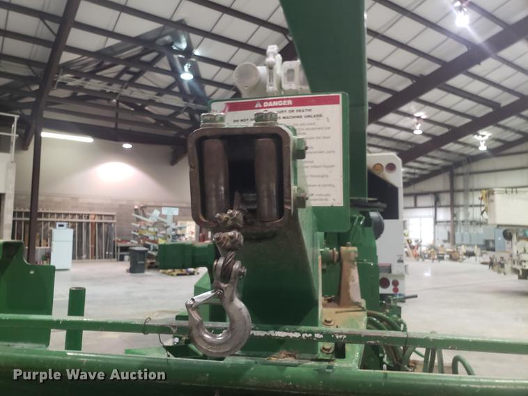 image for item EN9758 2005 Bandit 250 wood chipper