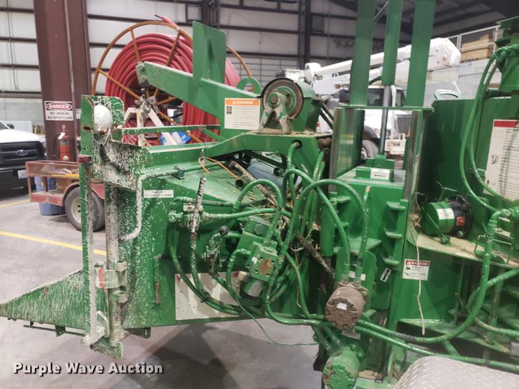 image for item EN9758 2005 Bandit 250 wood chipper