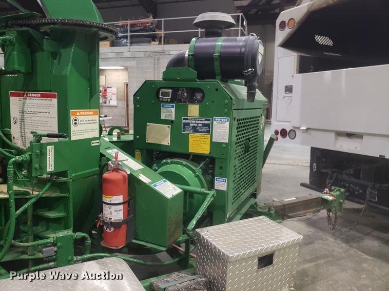 image for item EN9758 2005 Bandit 250 wood chipper