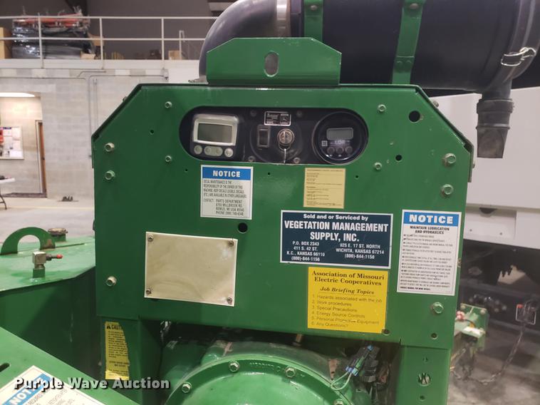 image for item EN9758 2005 Bandit 250 wood chipper