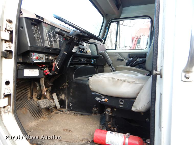 image for item ER9456 1999 International 8100 vacuum truck