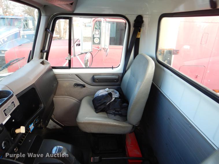 image for item ER9456 1999 International 8100 vacuum truck