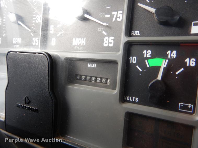image for item ER9456 1999 International 8100 vacuum truck