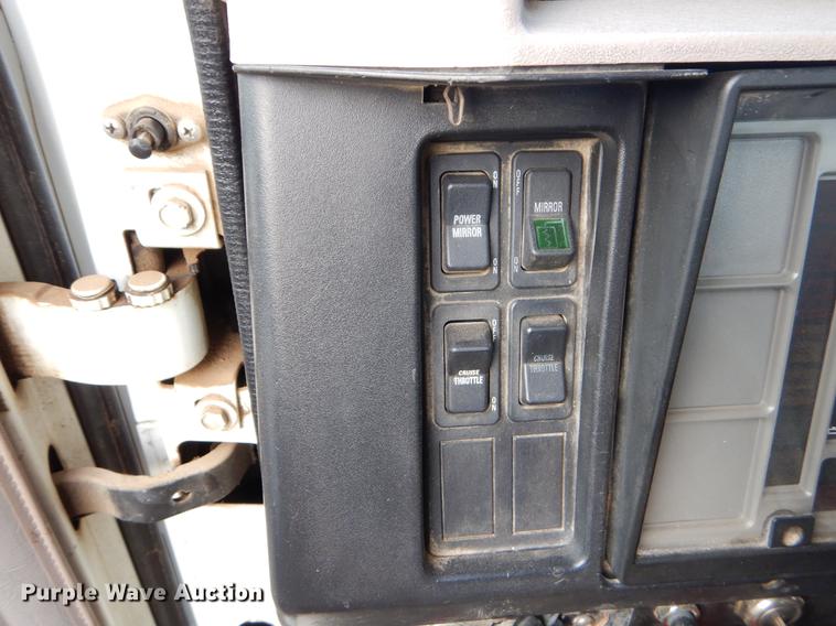 image for item ER9456 1999 International 8100 vacuum truck