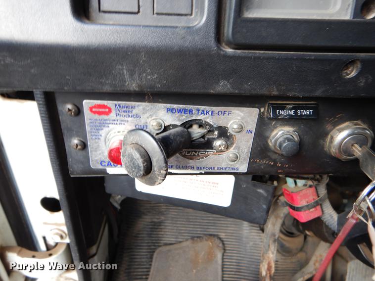 image for item ER9456 1999 International 8100 vacuum truck