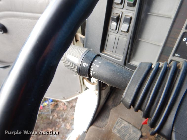 image for item ER9456 1999 International 8100 vacuum truck