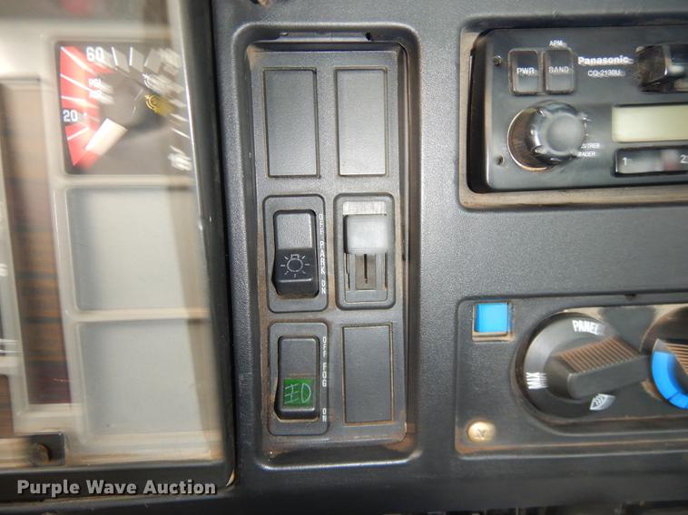 image for item ER9456 1999 International 8100 vacuum truck