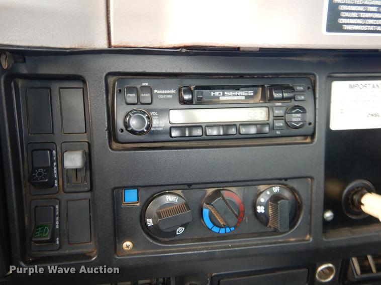 image for item ER9456 1999 International 8100 vacuum truck