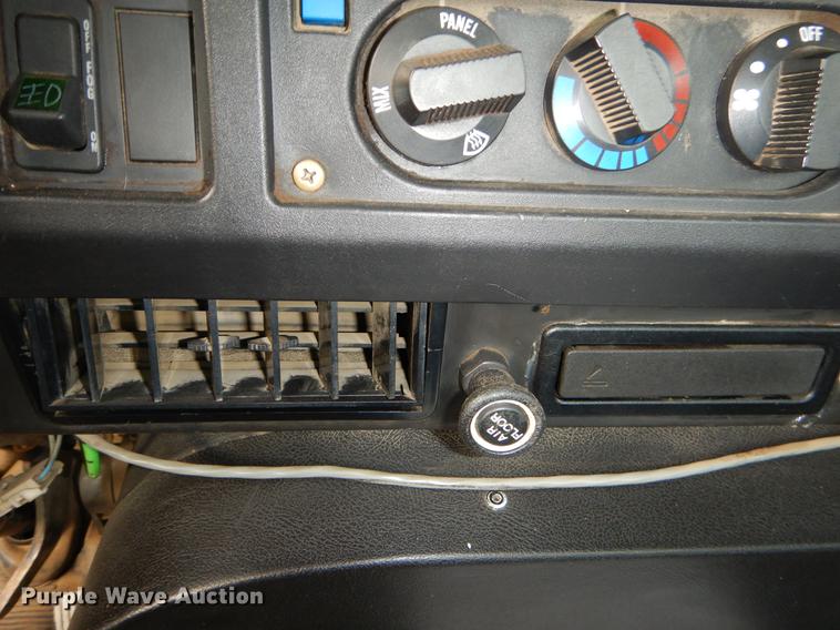 image for item ER9456 1999 International 8100 vacuum truck