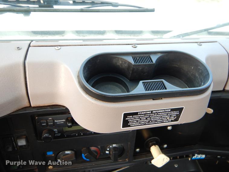 image for item ER9456 1999 International 8100 vacuum truck