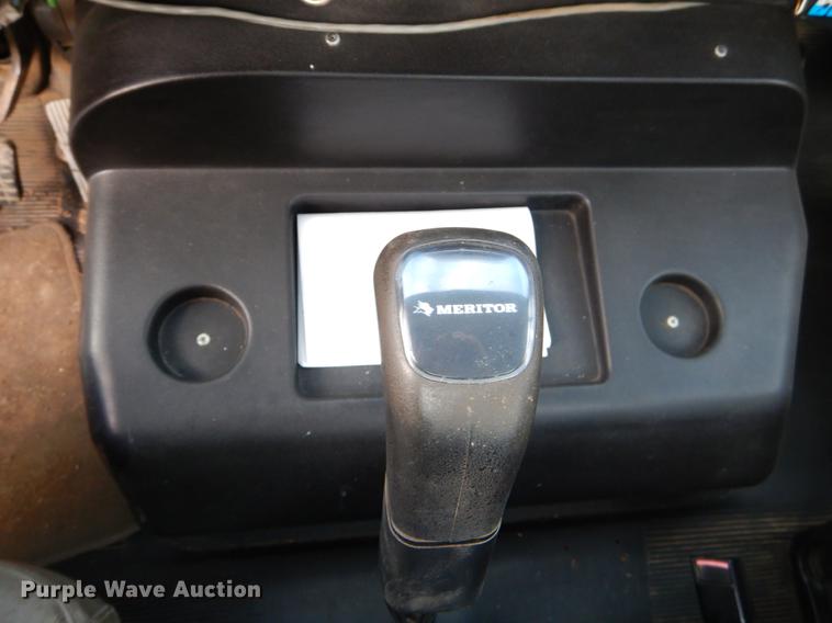 image for item ER9456 1999 International 8100 vacuum truck