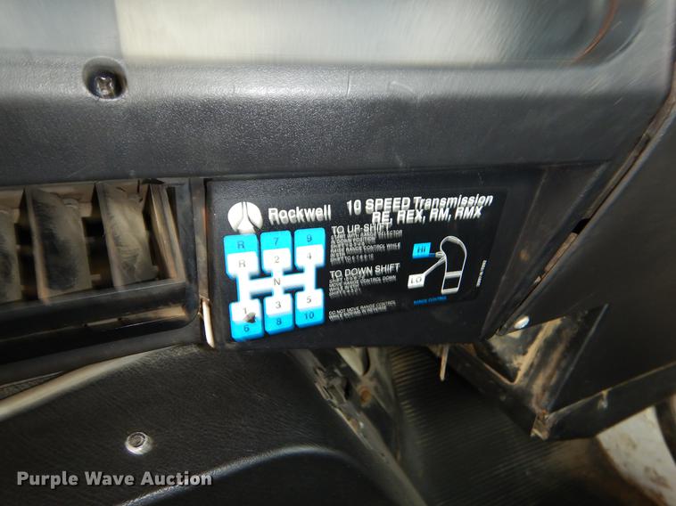 image for item ER9456 1999 International 8100 vacuum truck