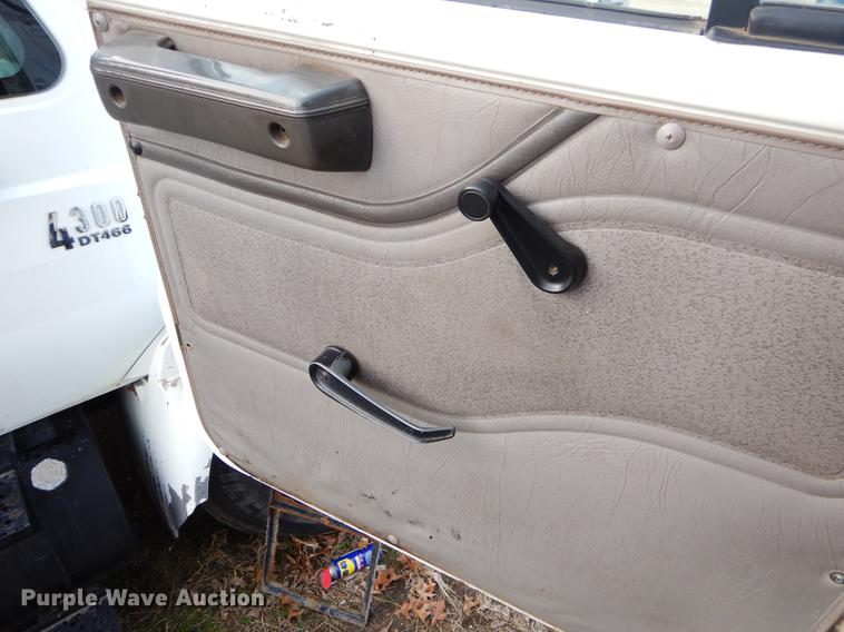 image for item ER9456 1999 International 8100 vacuum truck