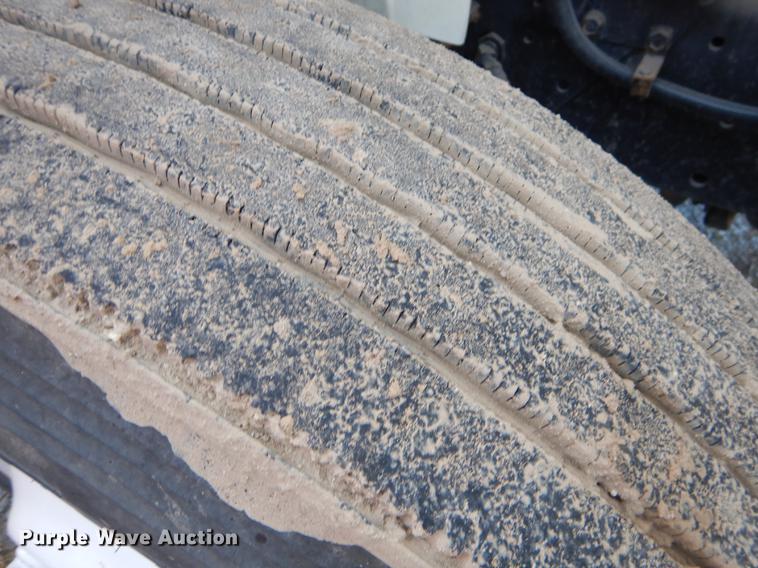 image for item ER9456 1999 International 8100 vacuum truck