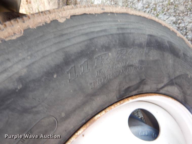 image for item ER9456 1999 International 8100 vacuum truck