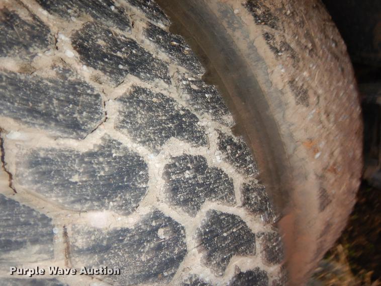 image for item ER9456 1999 International 8100 vacuum truck