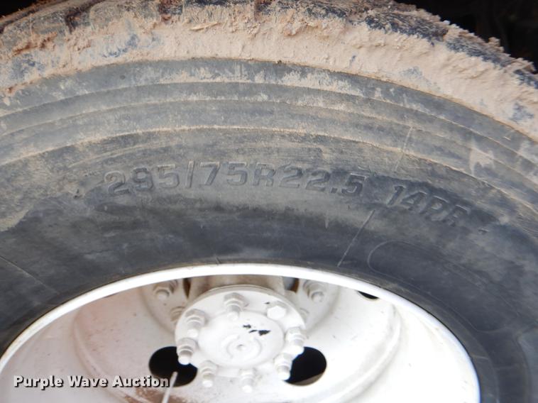 image for item ER9456 1999 International 8100 vacuum truck